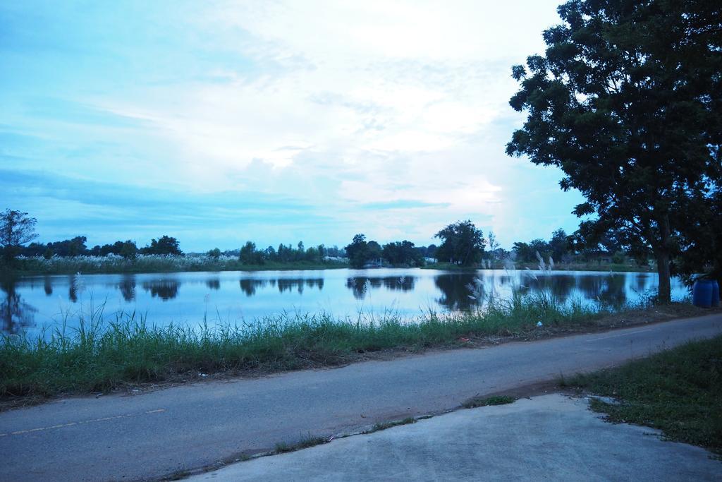 Rimmueng Resort Phanom Sarakham Экстерьер фото