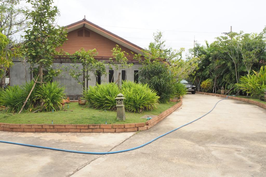 Rimmueng Resort Phanom Sarakham Экстерьер фото